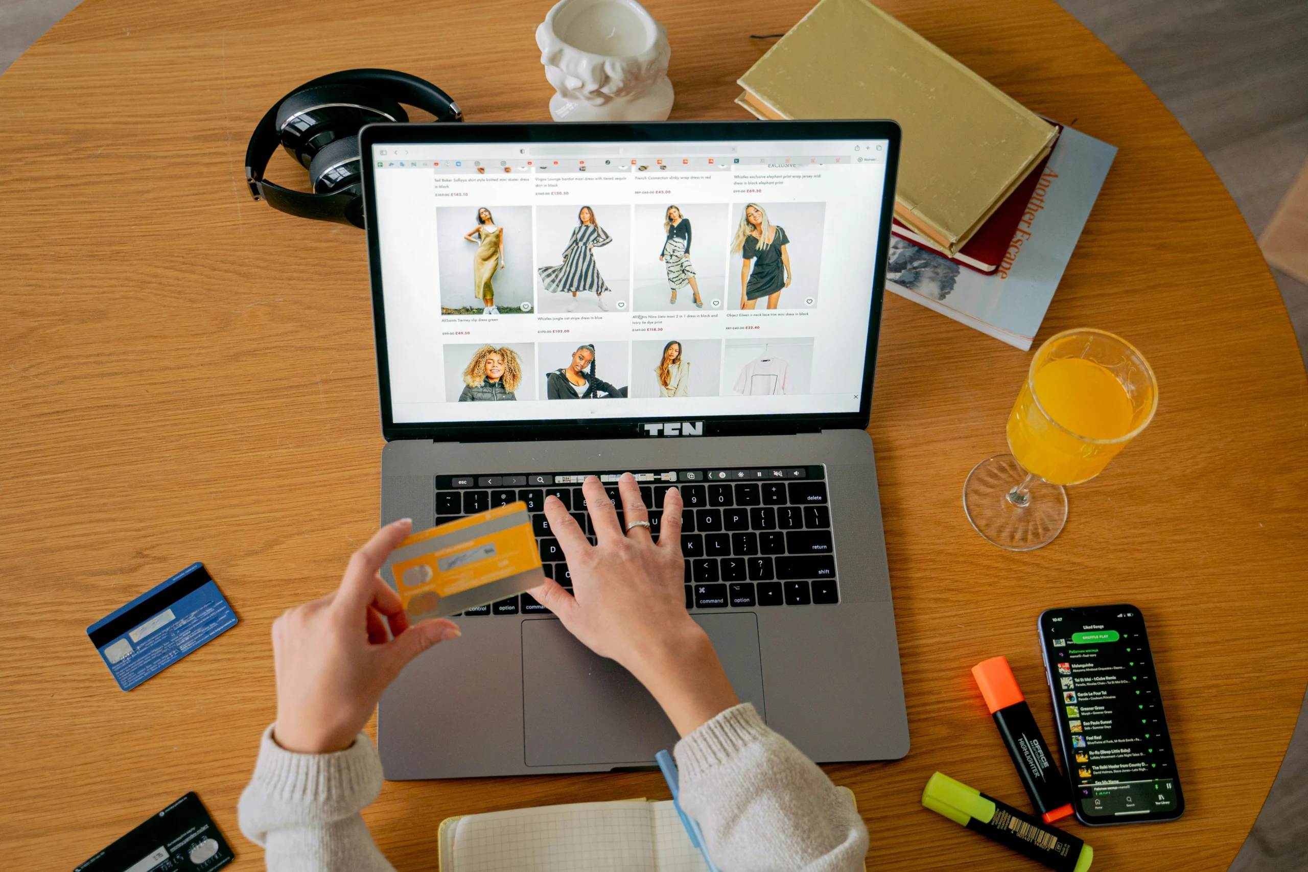 E-commerce and Retail E-commerce and Retail